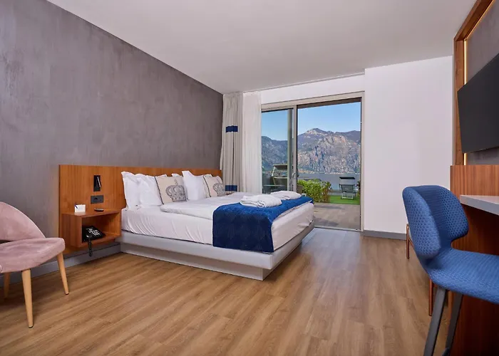Hotel Castello Lake Front