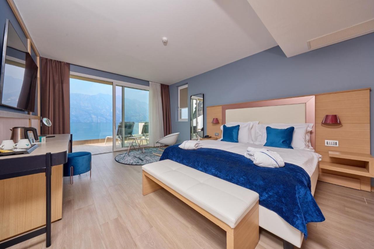 Castello Lake Front Hotel