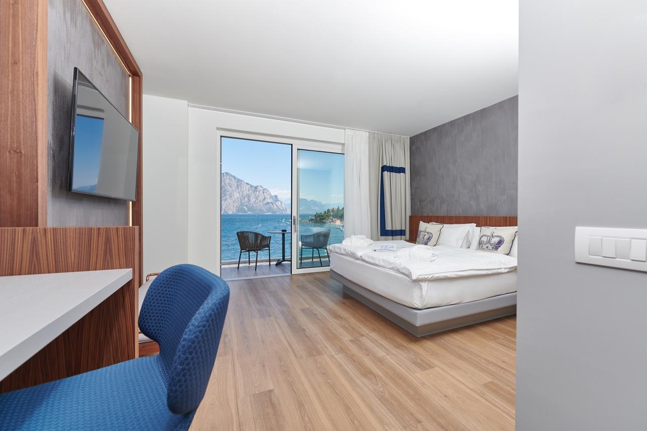 Castello Front 4* Malcesine
